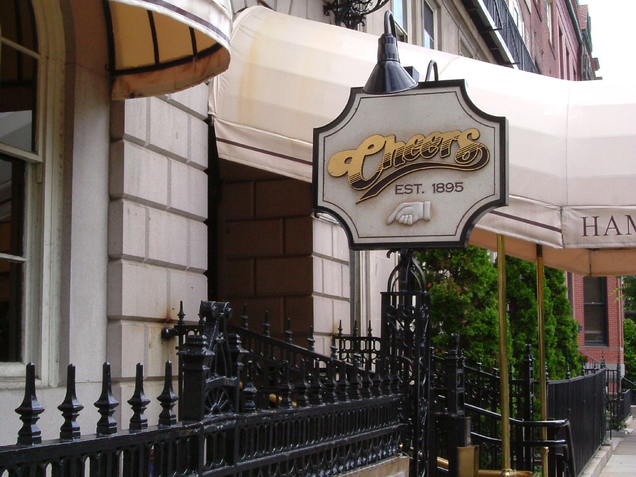 Cheers_Bar,_Boston_(870656206)